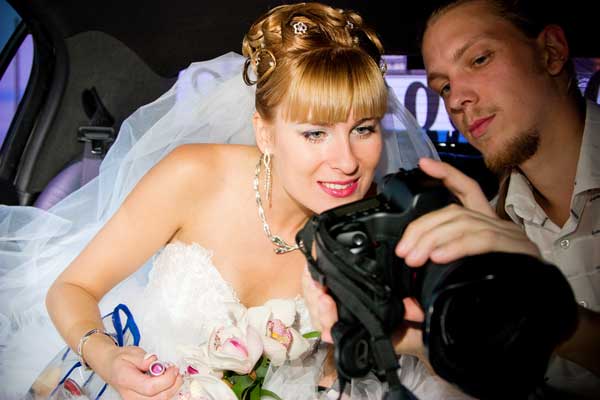 Wedding photographer with bride majorca